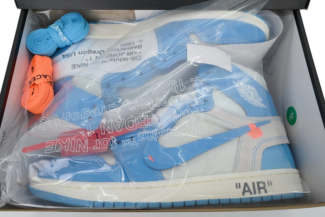 Air Jordan 1 Retro High OG UNC