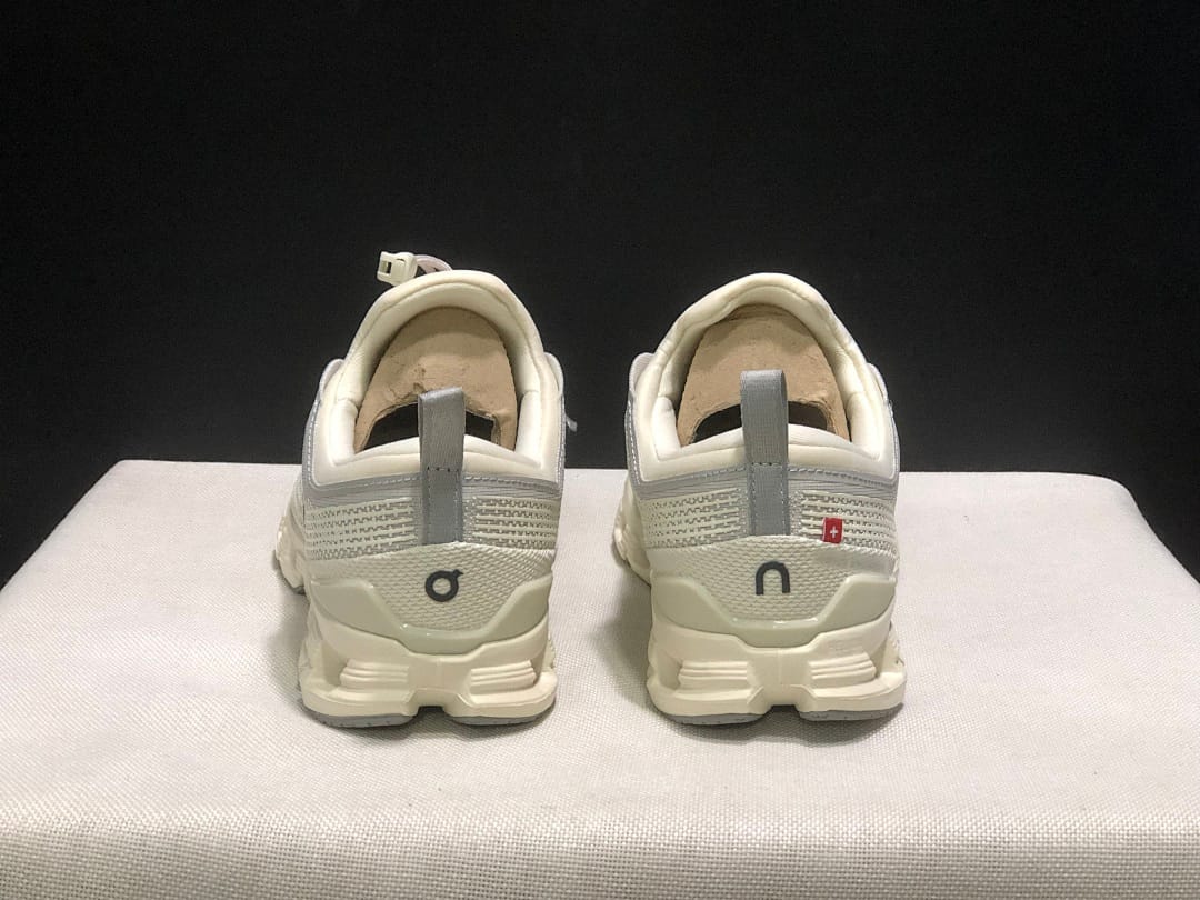 On Cloud X Z5 'Beige'