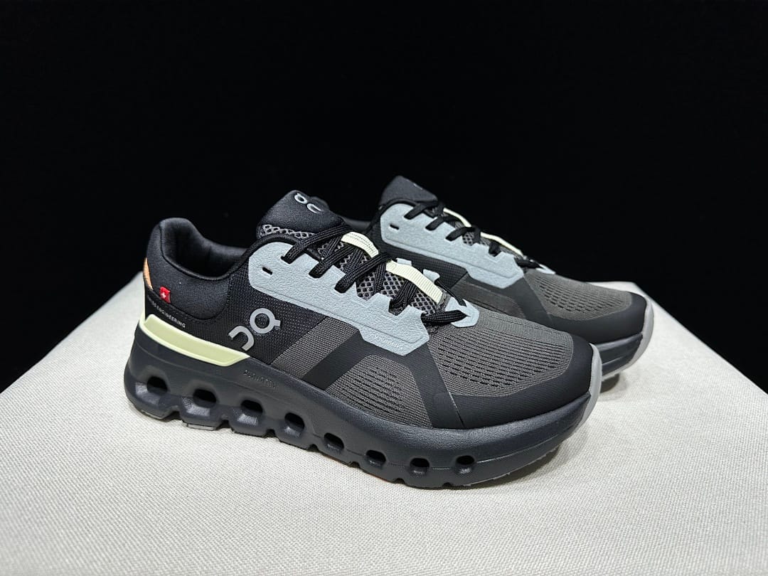 On Cloudrunner 2 'Tangerine'