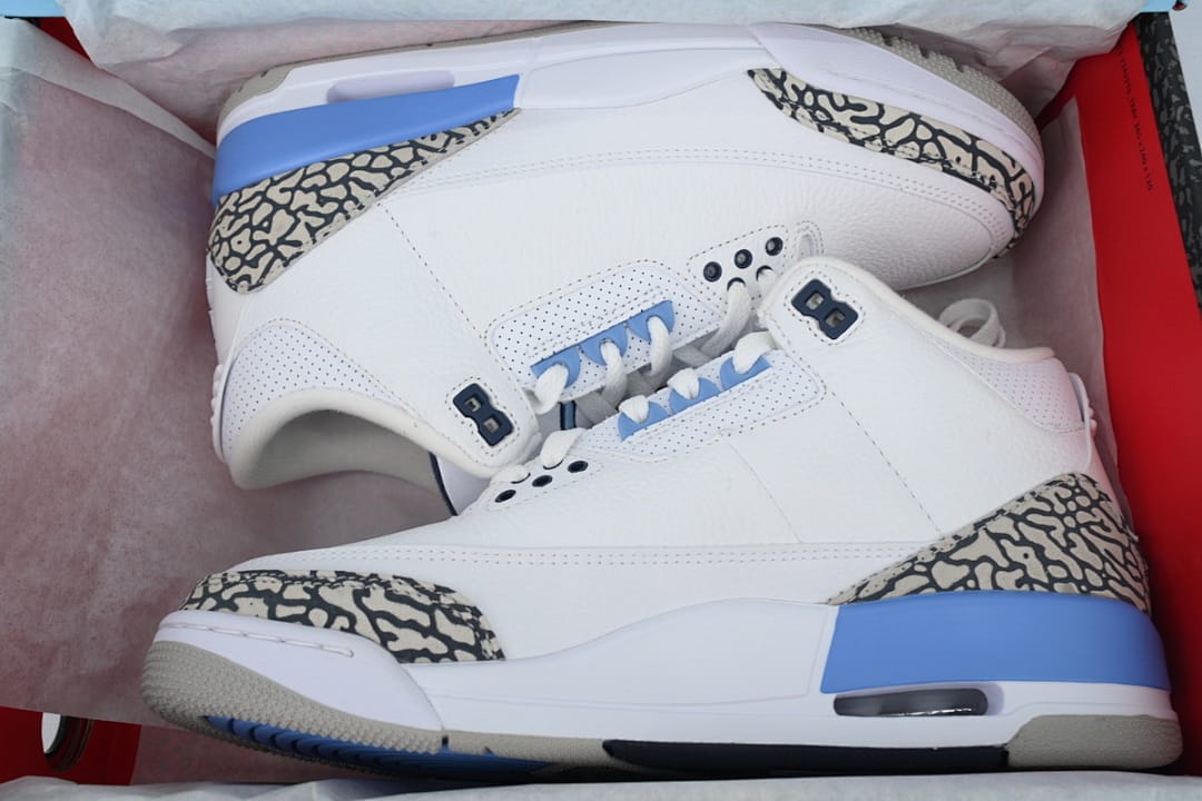 Air Jordan 3 Retro UNC