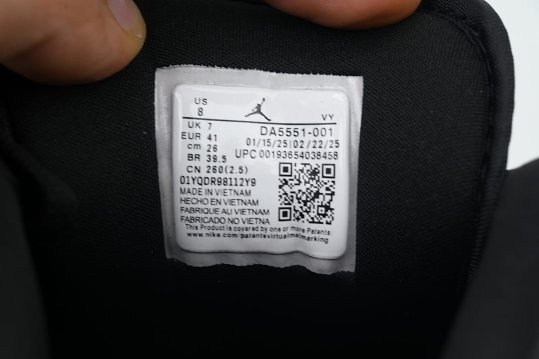 Air Jordan 1 Low SE Silver Toe