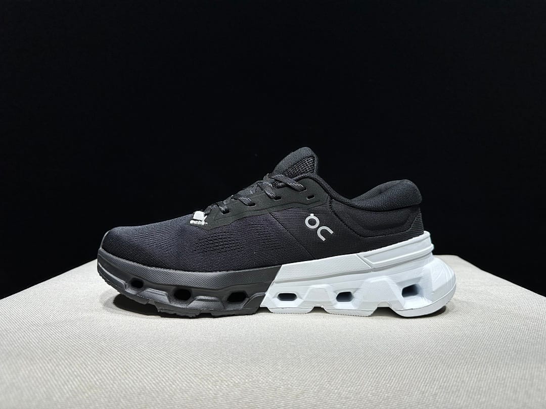 On Cloudflyer 5 'Black White'