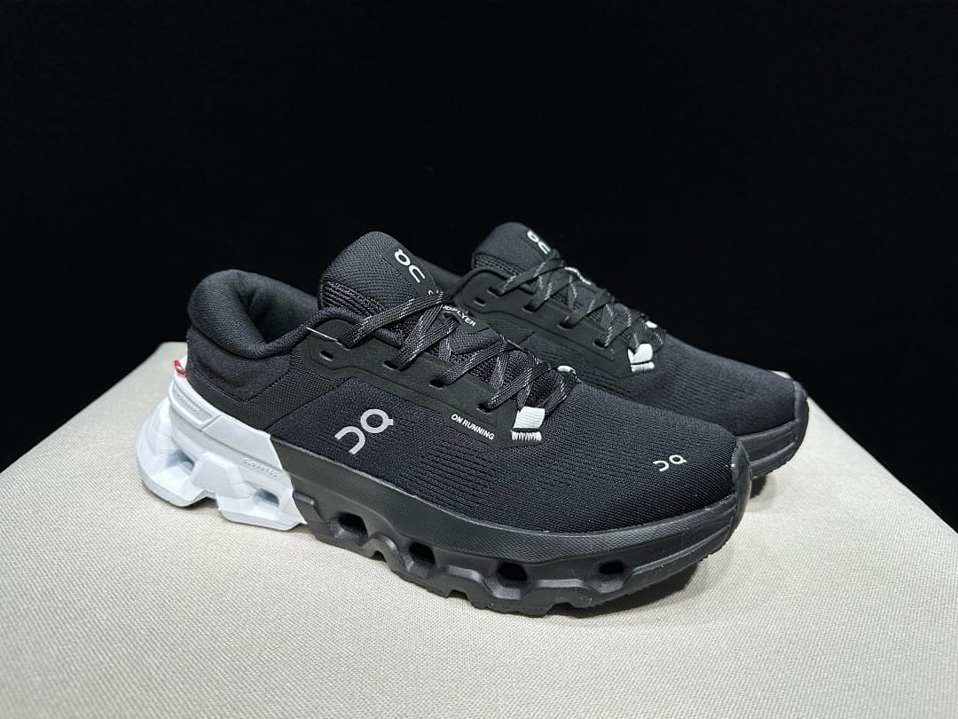 On Cloudflyer 5 'Black White'