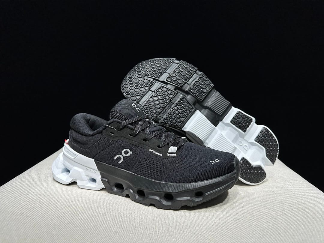On Cloudflyer 5 'Black White'
