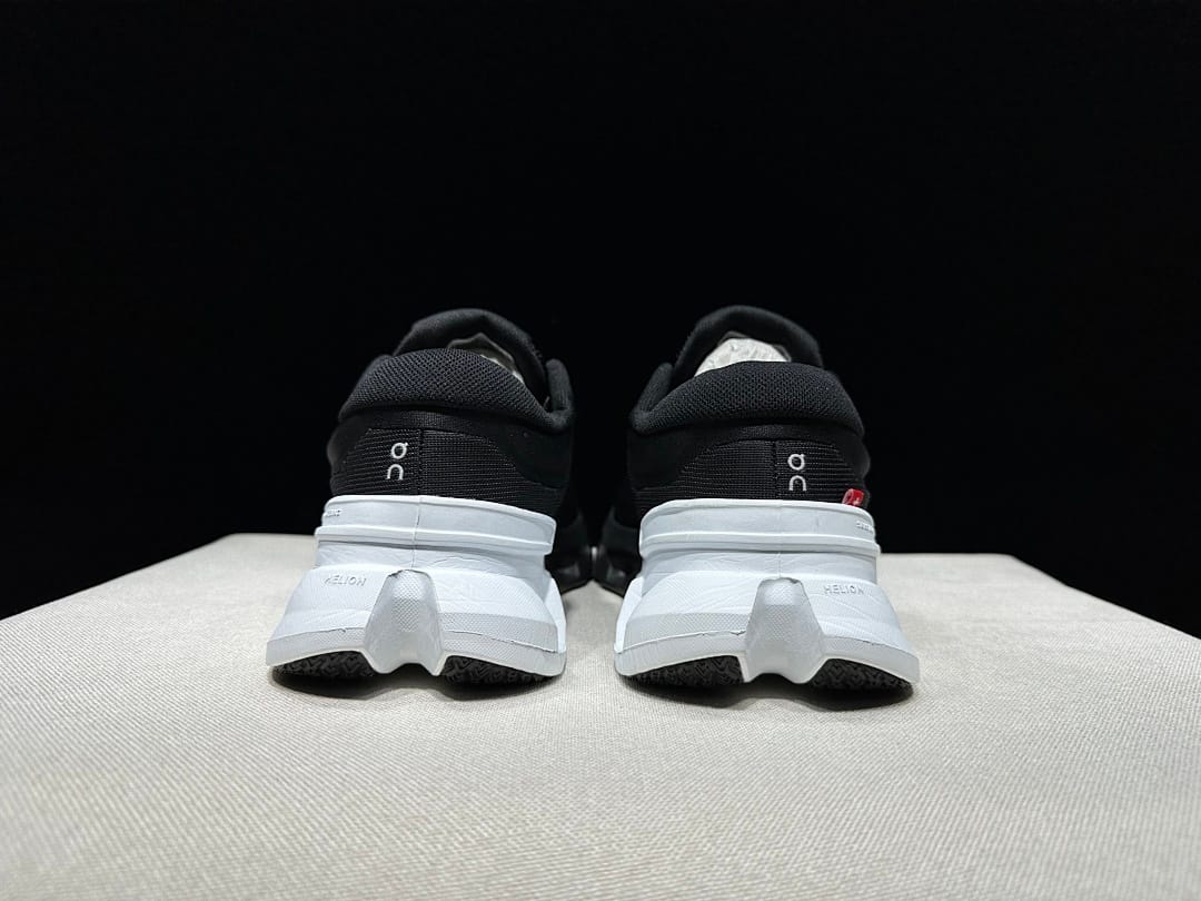 On Cloudflyer 5 'Black White'