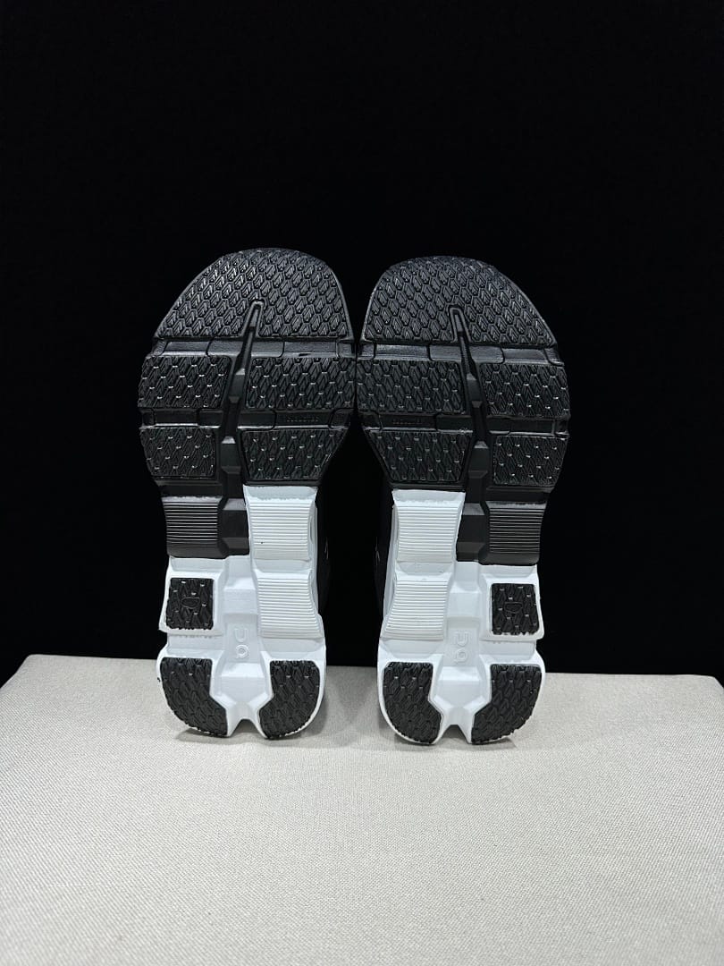 On Cloudflyer 5 'Black White'