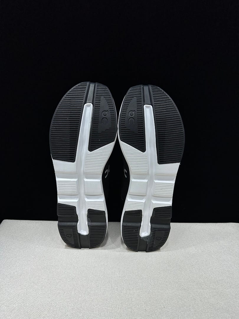 On × Zendaya Cloudzone (Colorway 4)