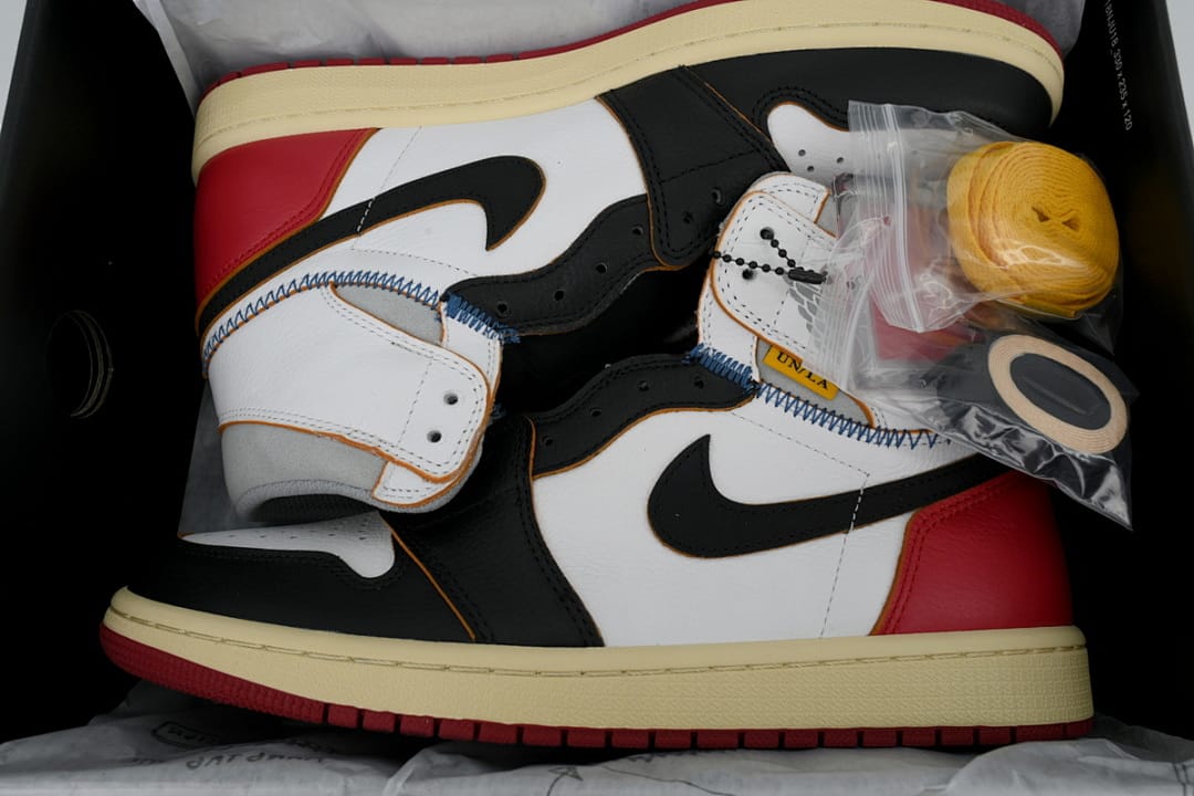 Air Jordan 1 Retro High OG Black Toe (Colorway 3)