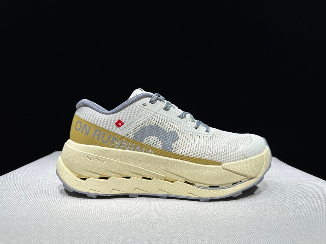 On Cloudultra 3 (Colorway 18)