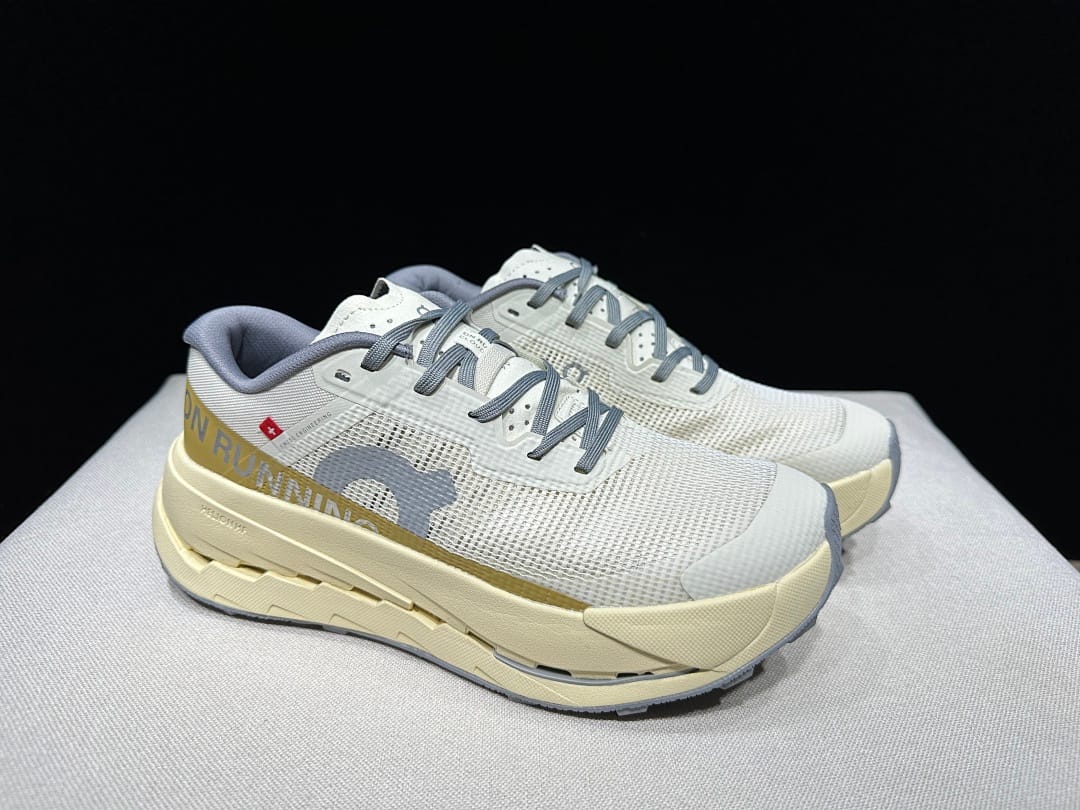 On Cloudultra 3 (Colorway 18)