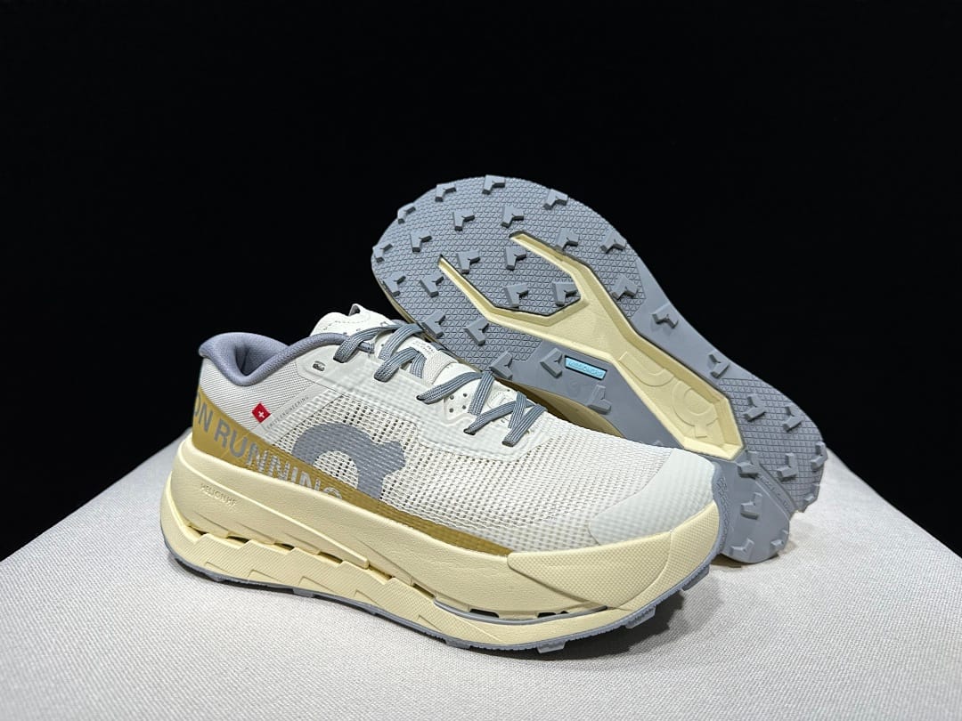 On Cloudultra 3 (Colorway 18)