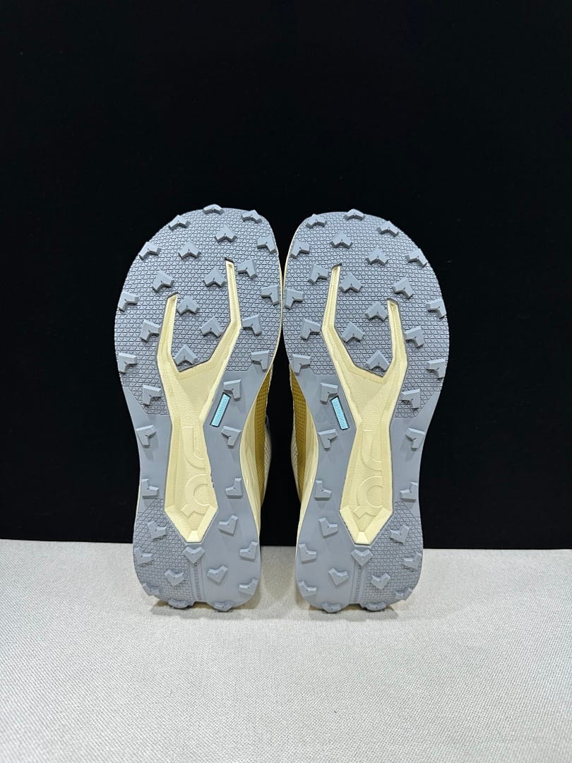 On Cloudultra 3 (Colorway 18)