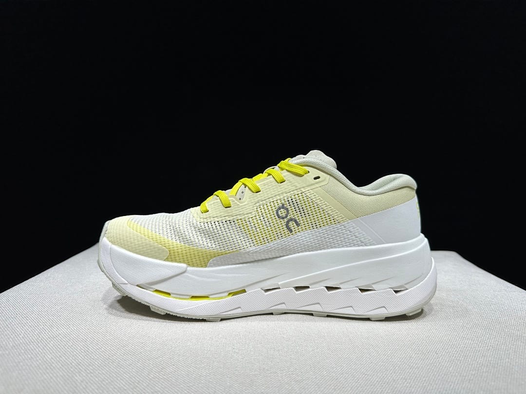 On Cloudultra 3 (Colorway 16)