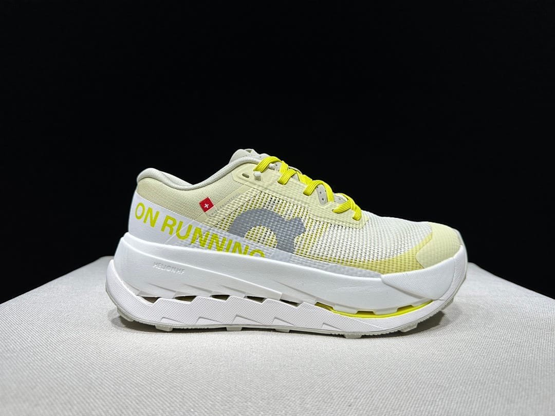 On Cloudultra 3 (Colorway 16)