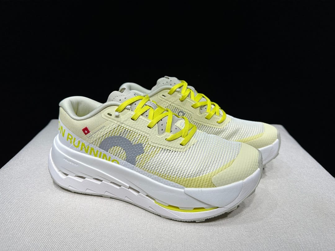 On Cloudultra 3 (Colorway 16)