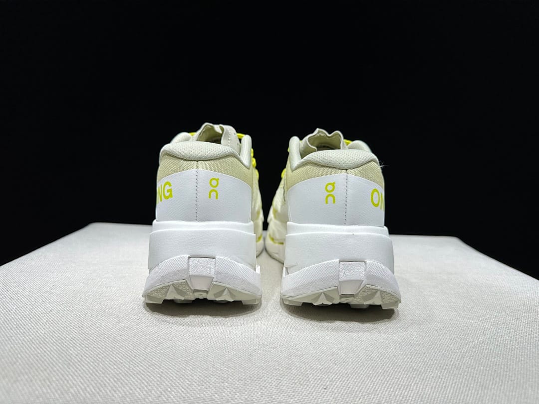 On Cloudultra 3 (Colorway 16)