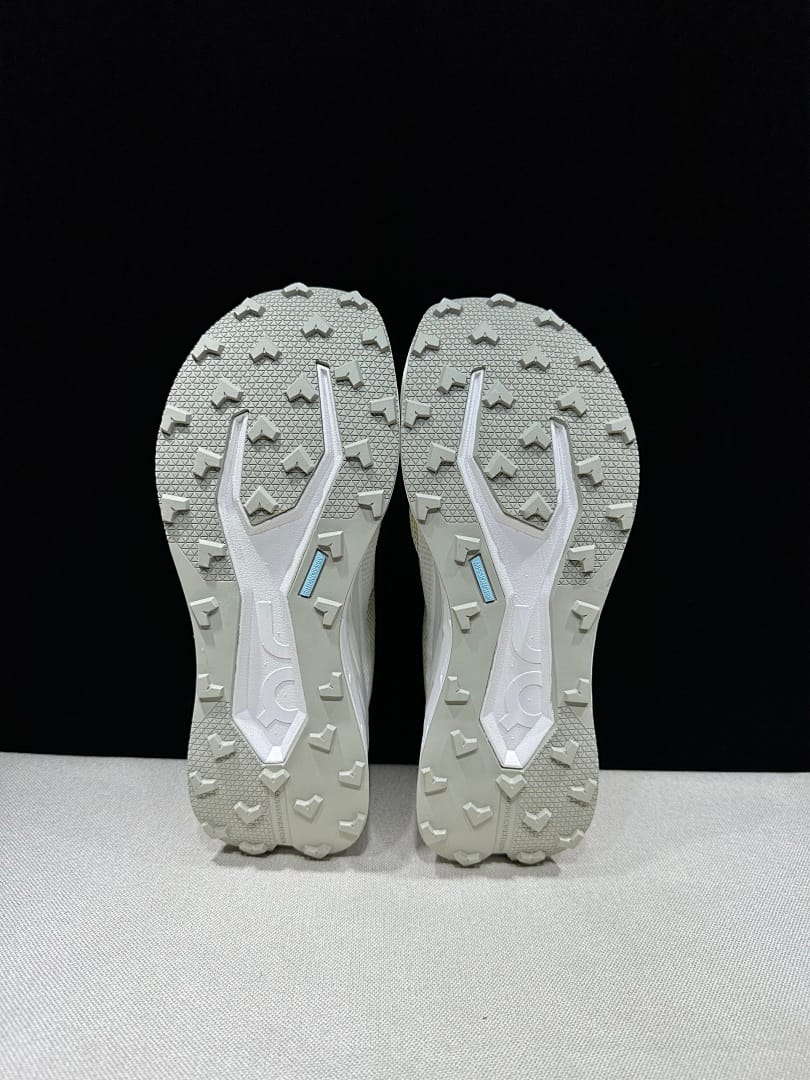 On Cloudultra 3 (Colorway 16)