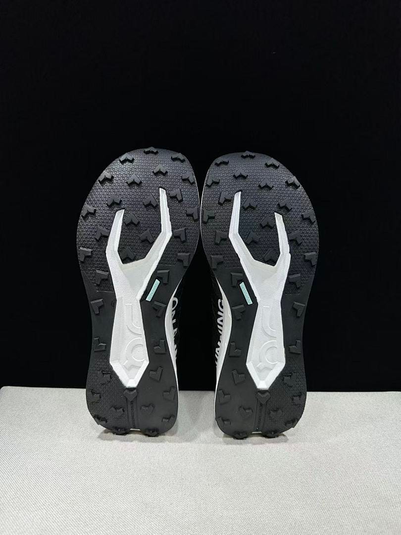 On Cloudultra Pro (Colorway 9)