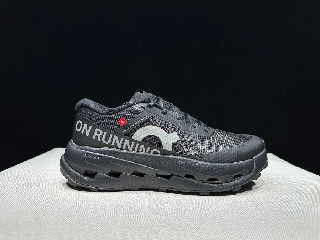 On Cloudultra 3 (Colorway 11)