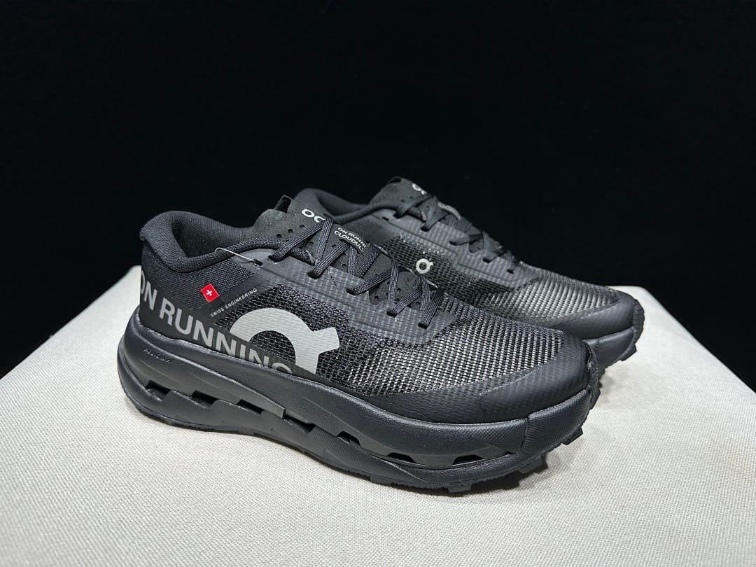 On Cloudultra 3 (Colorway 11)