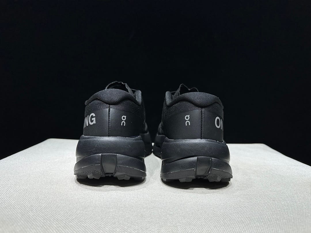 On Cloudultra 3 (Colorway 11)