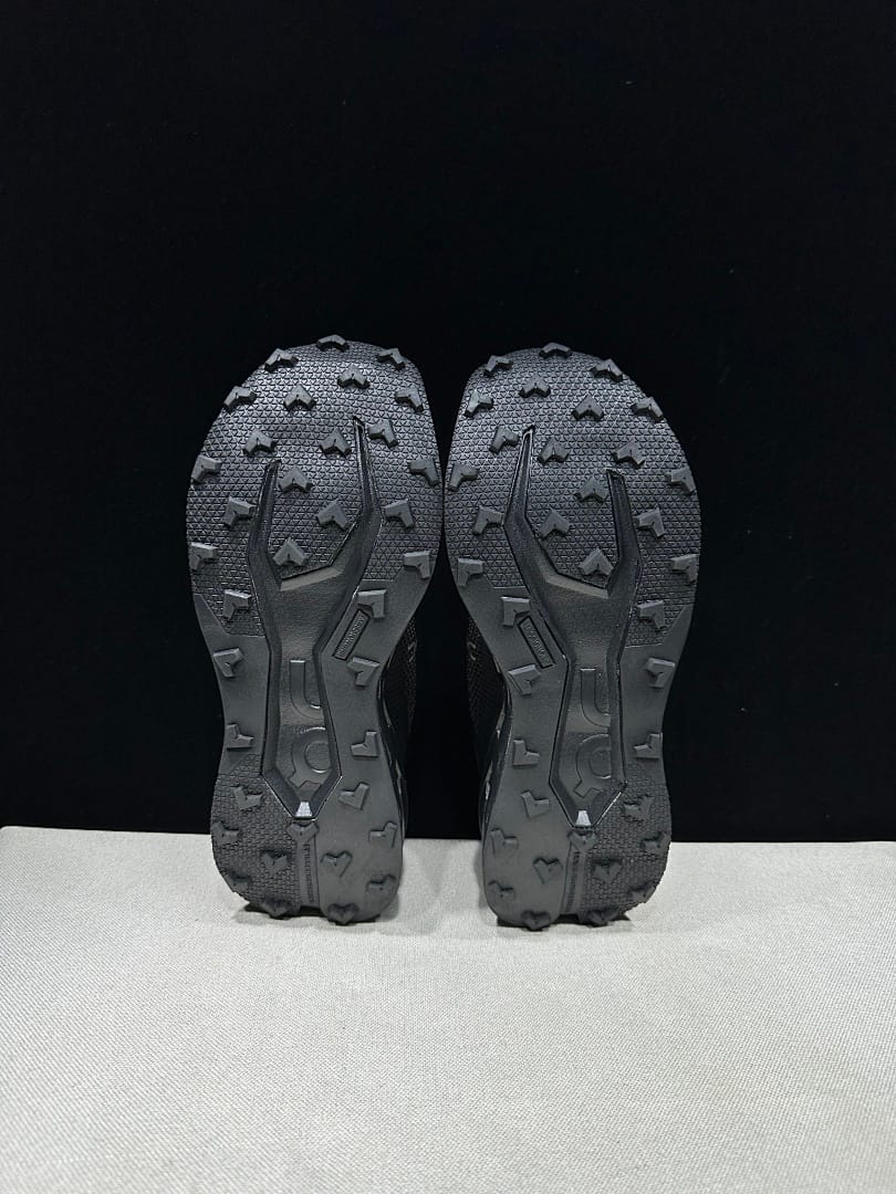 On Cloudultra 3 (Colorway 11)