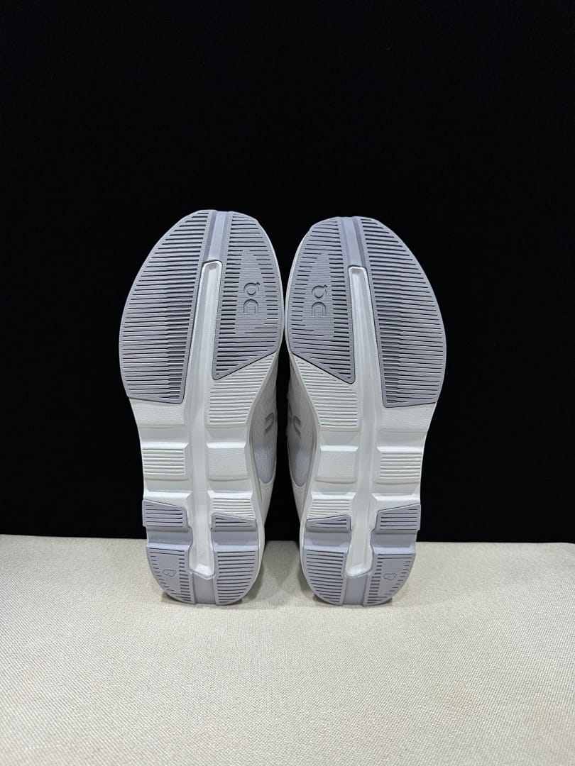 On × Zendaya Cloudzone