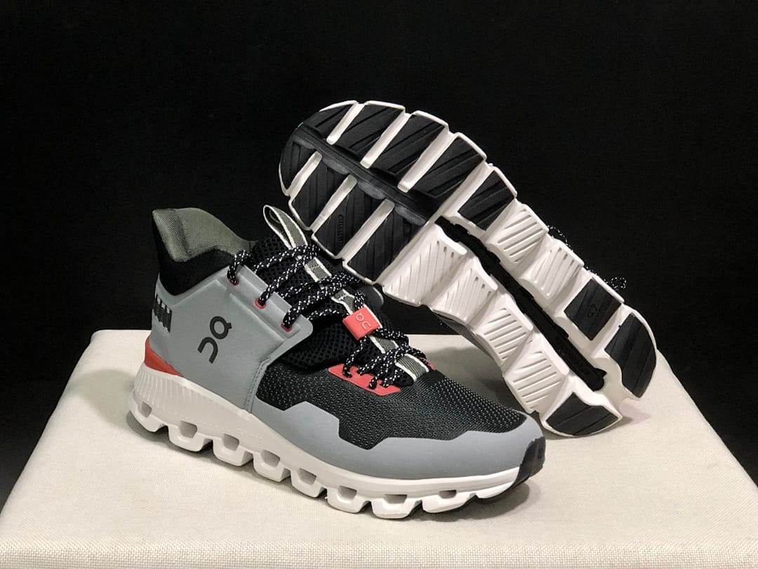 On Cloud Hi Edge (Colorway 25)