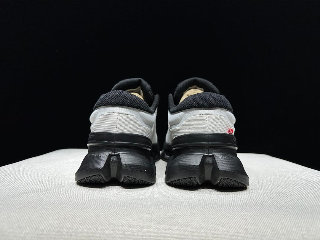 On Cloudflyer 5 'Grey Black'