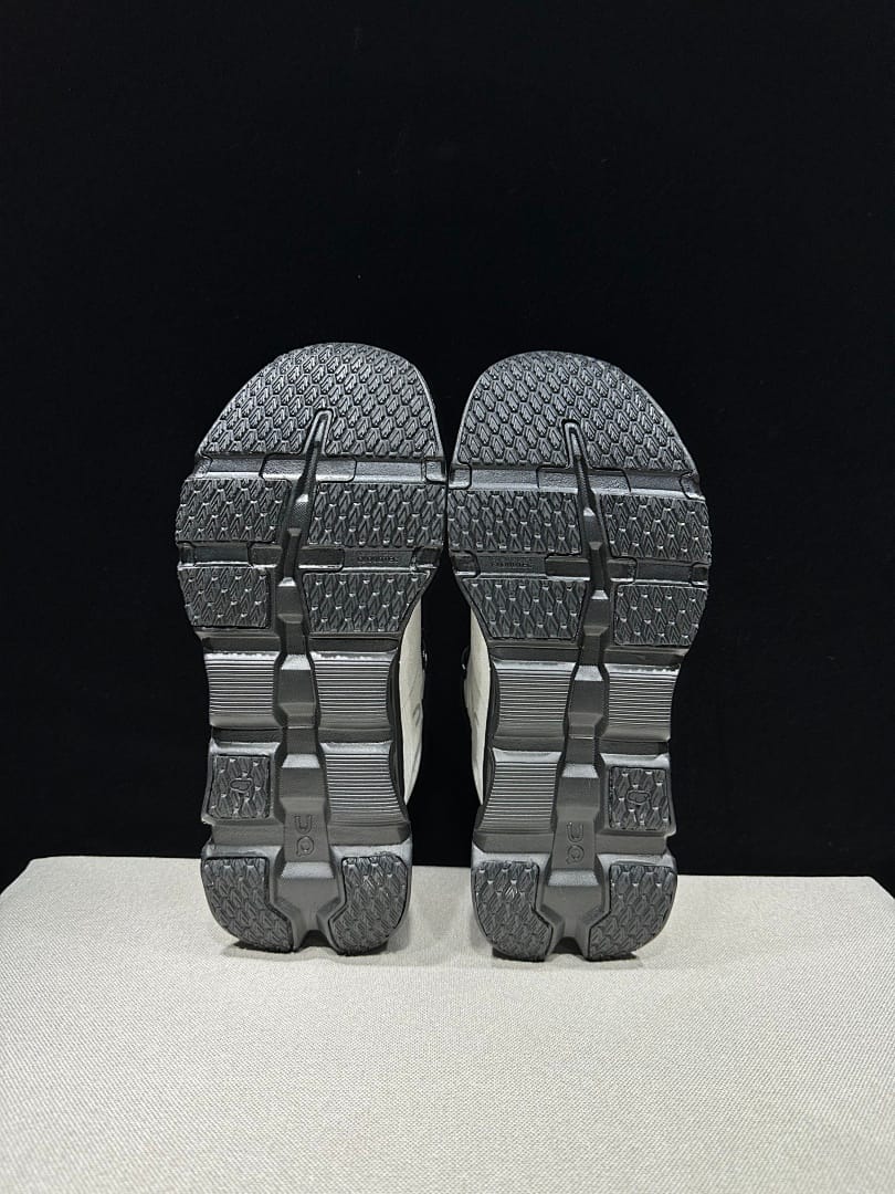 On Cloudflyer 5 'Grey Black'