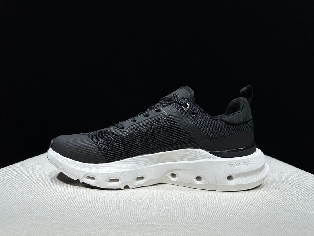 On Cloudpulse Next (Colorway 12)
