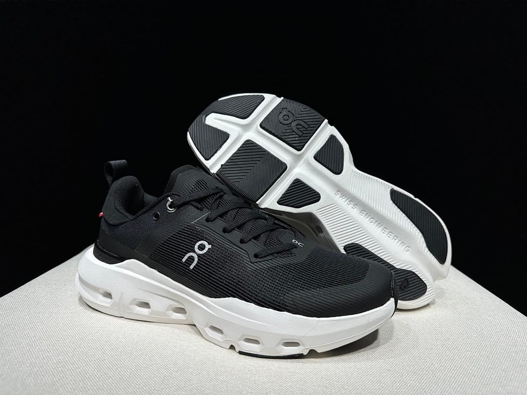 On Cloudpulse Next (Colorway 12)