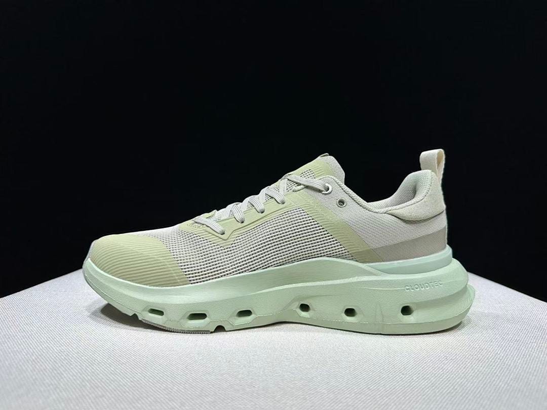 On Cloudpulse Next (Colorway 11)