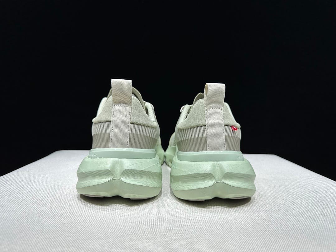 On Cloudpulse Next (Colorway 11)