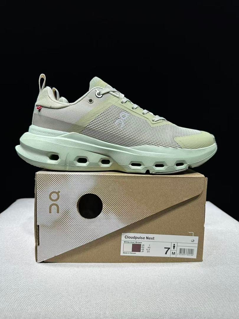 On Cloudpulse Next (Colorway 11)