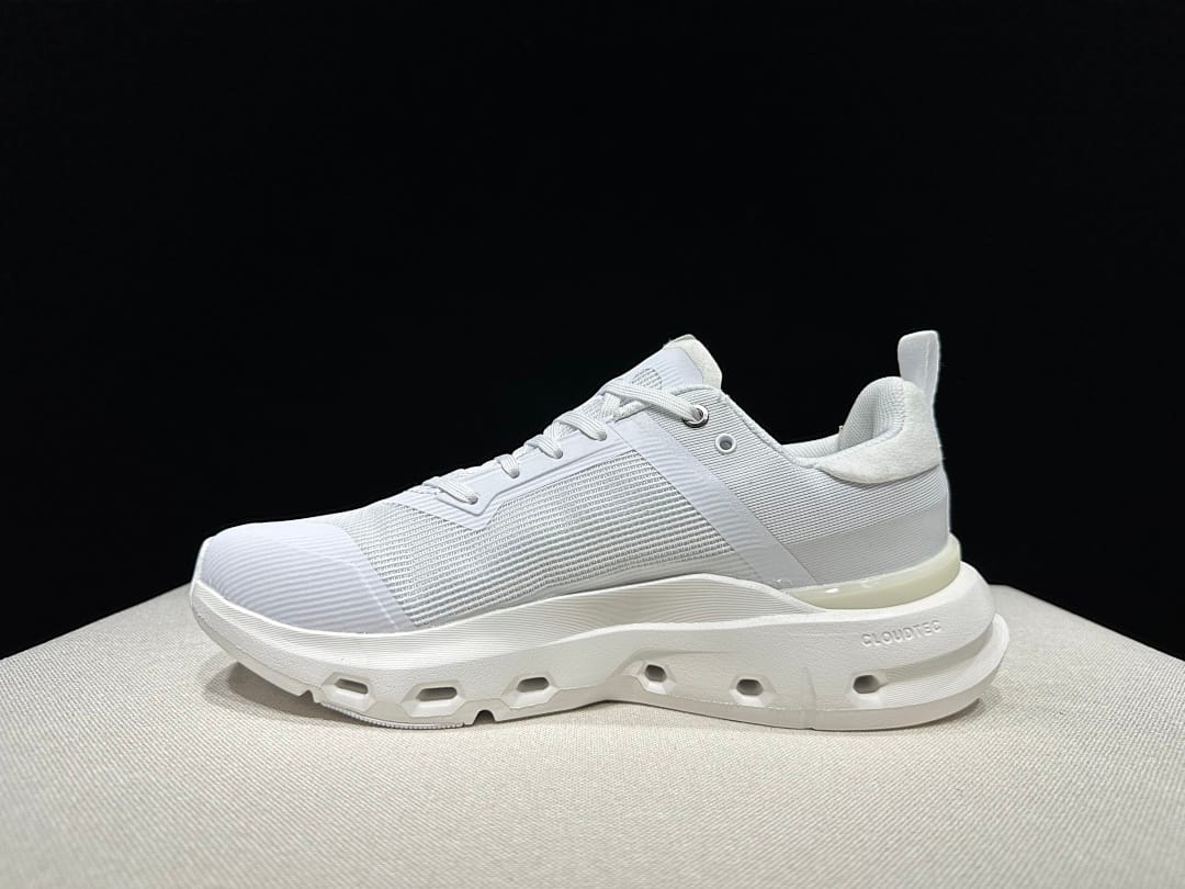 On Cloudpulse Next (Colorway 10)