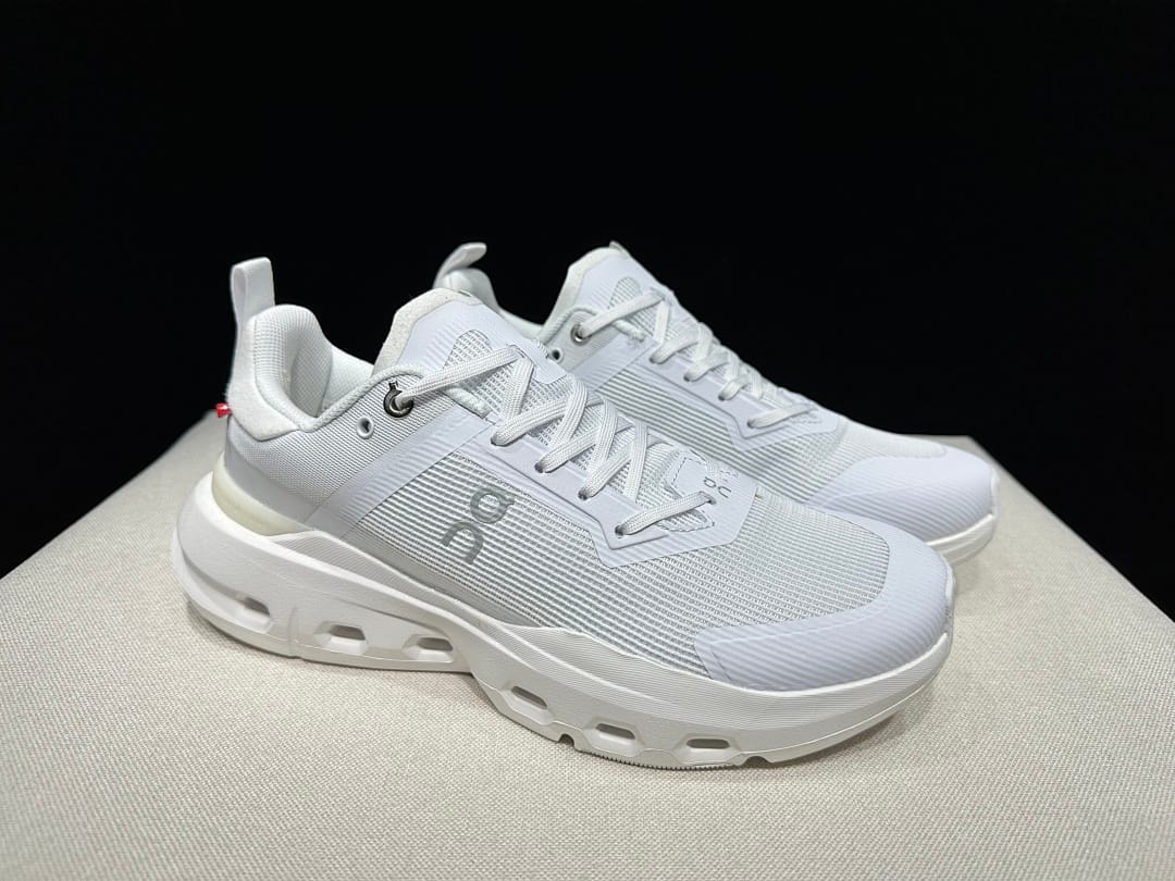 On Cloudpulse Next (Colorway 10)