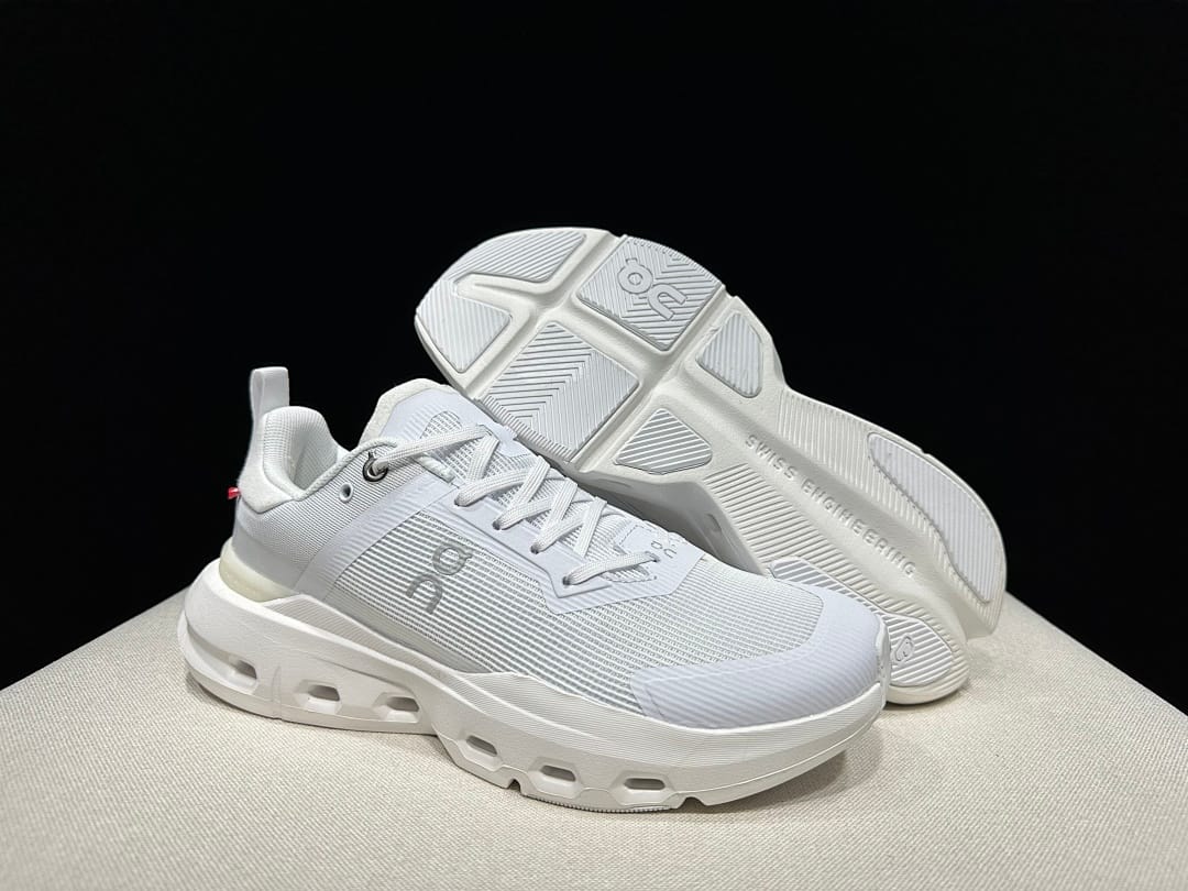 On Cloudpulse Next (Colorway 10)