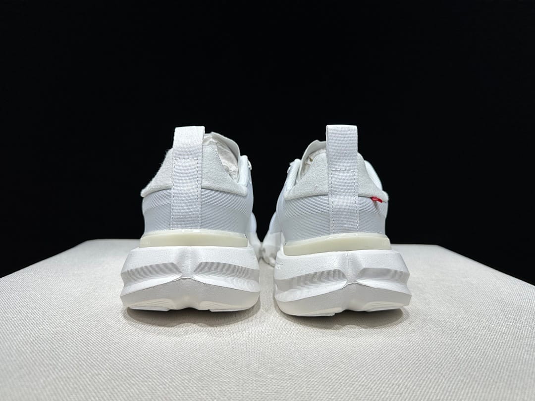 On Cloudpulse Next (Colorway 10)