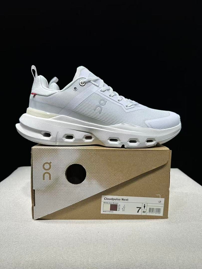 On Cloudpulse Next (Colorway 10)