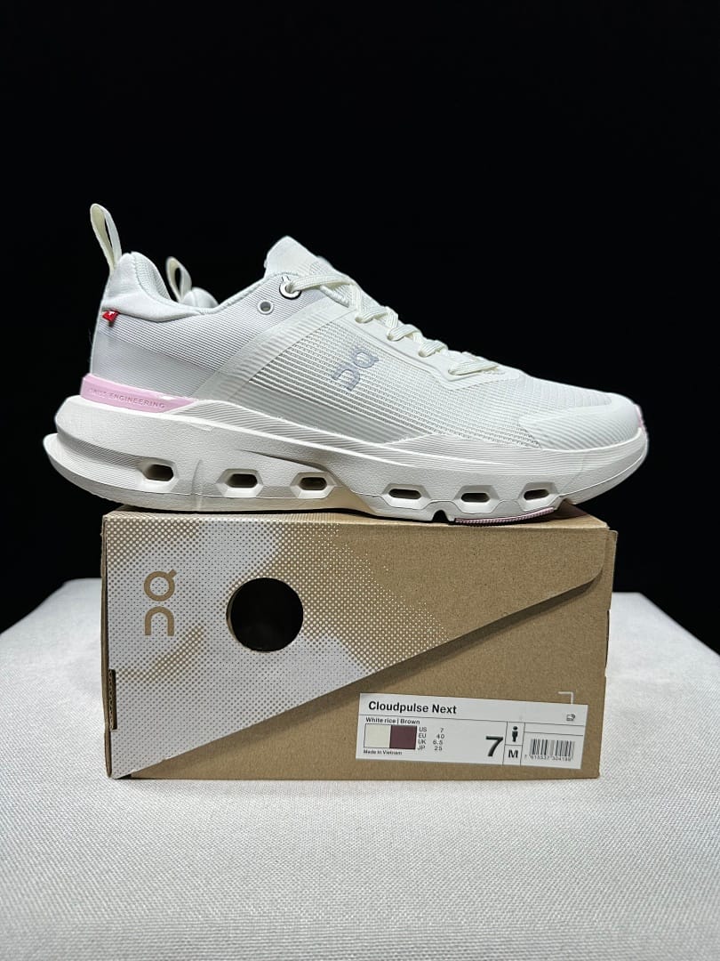 On Cloudpulse Next (Colorway 6)