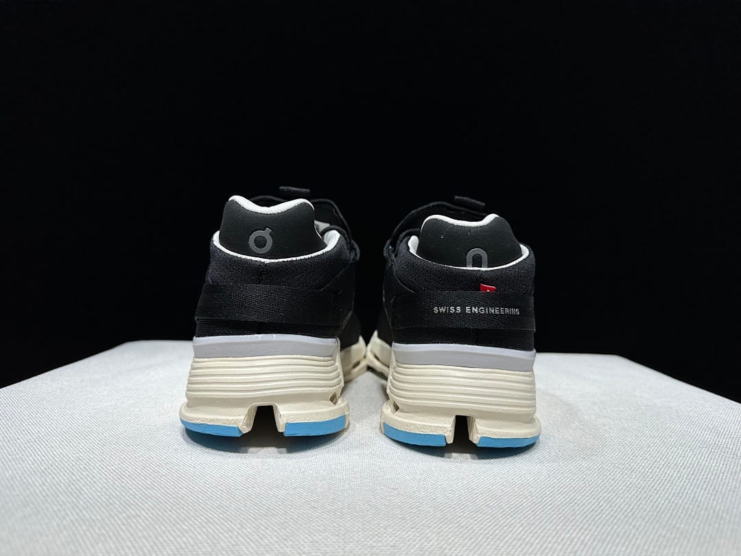 On Cloudnova 2 (Colorway 2)