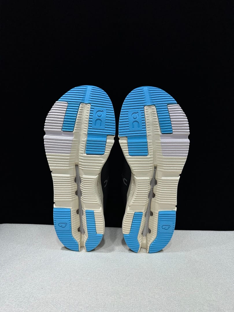 On Cloudnova 2 (Colorway 2)