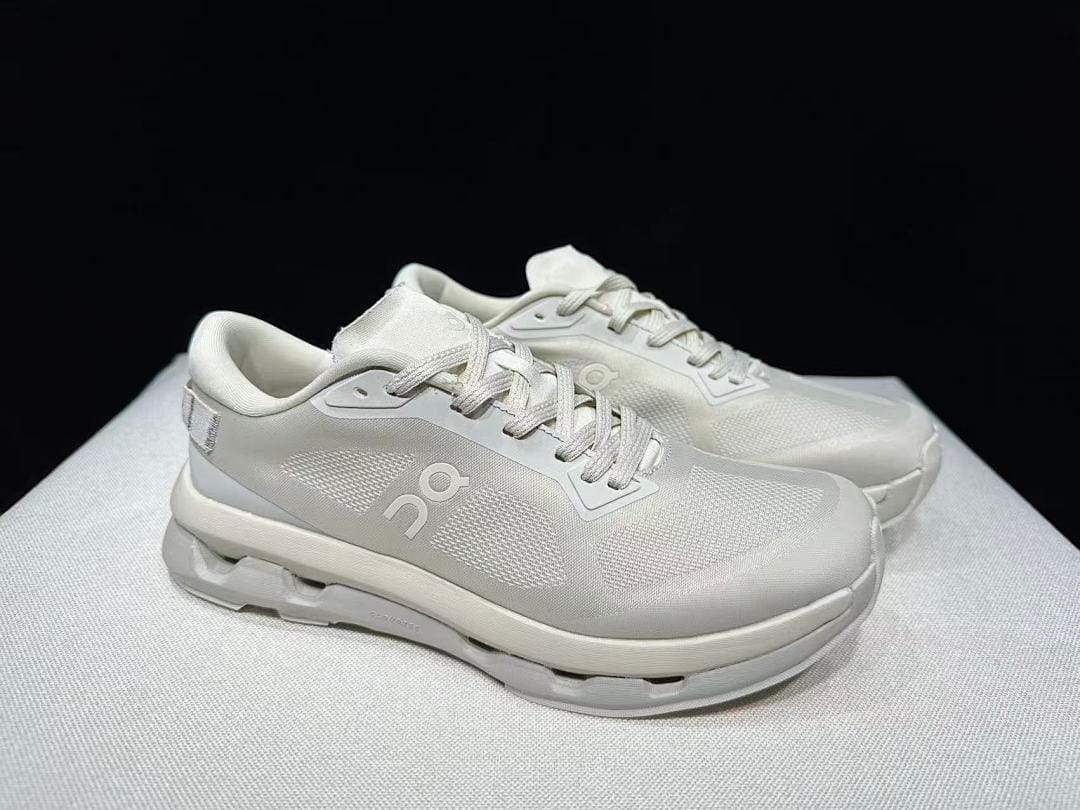 On Cloudzone × KITH 'Off White'