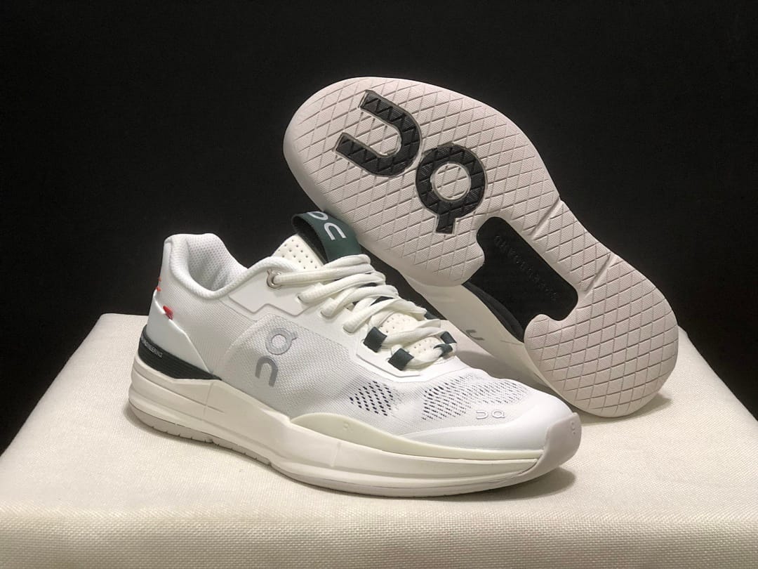 On The Roger Pro (Colorway 2)