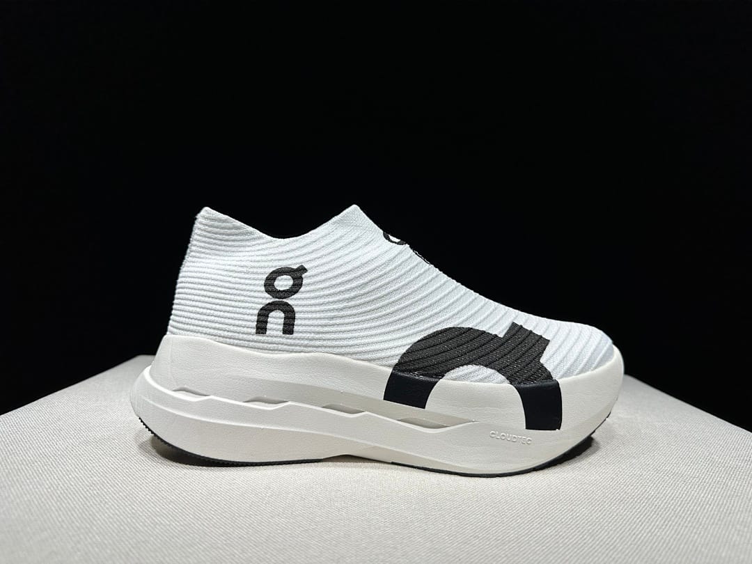 On Cloudboom Strike LS (Colorway 3)