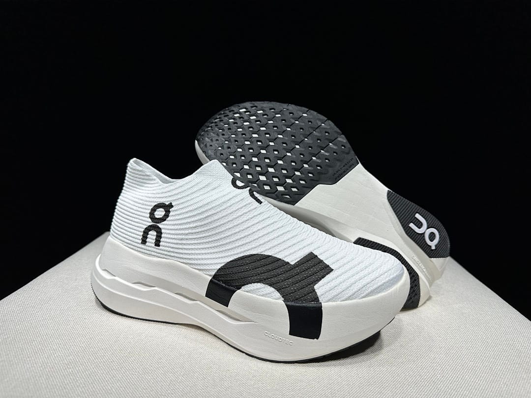 On Cloudboom Strike LS (Colorway 3)