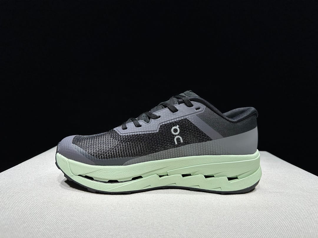 On Cloudultra 3 (Colorway 7)