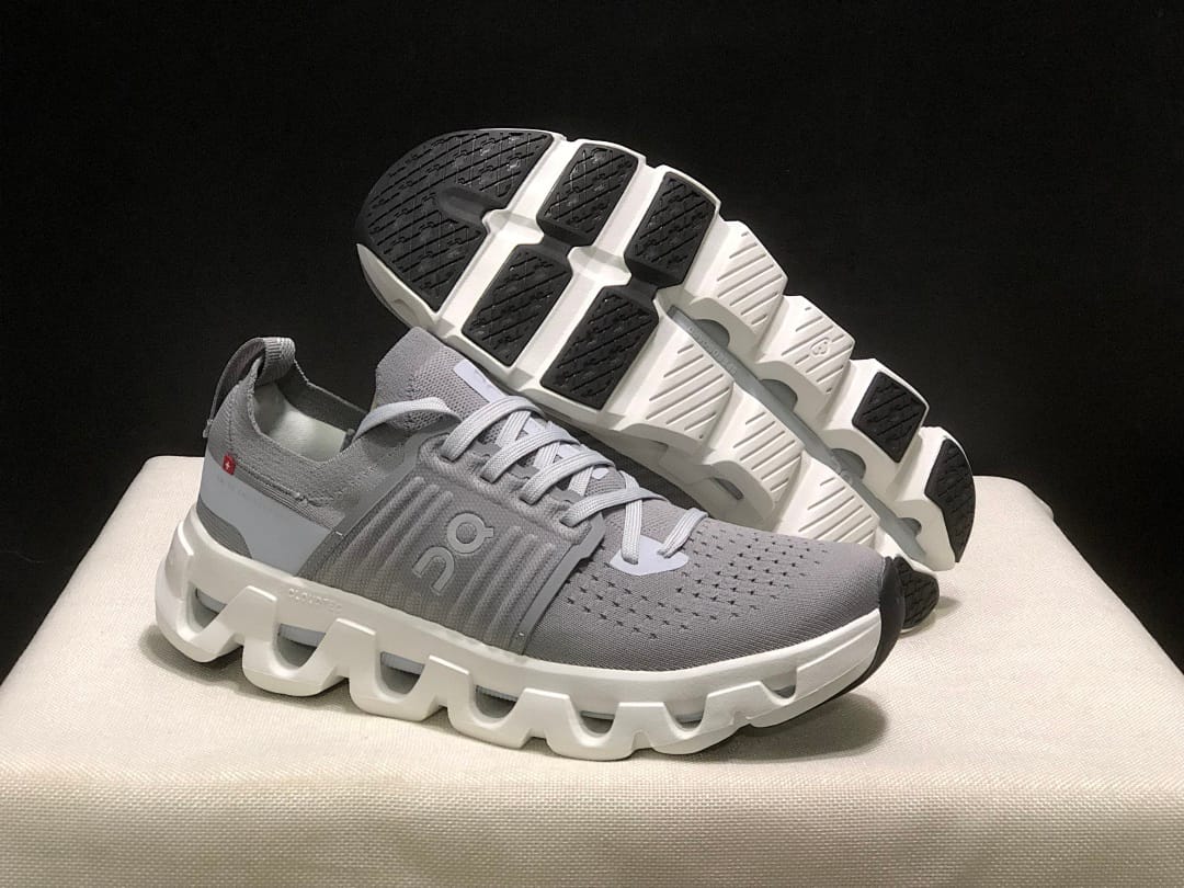 On Cloudswift 4 (Colorway 9)