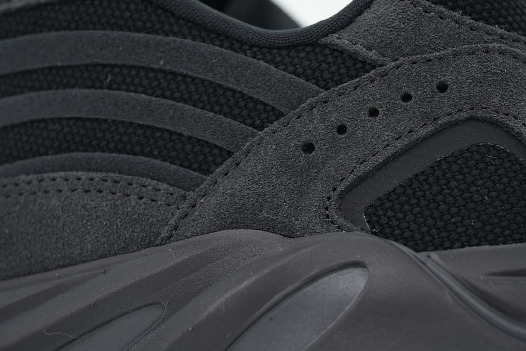 Yeezy Boost 700 V2 LW Vanta
